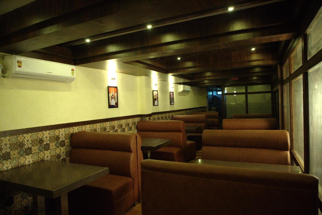 Jai Wings Hotel ปอนดิเชอรี ภายนอก รูปภาพ