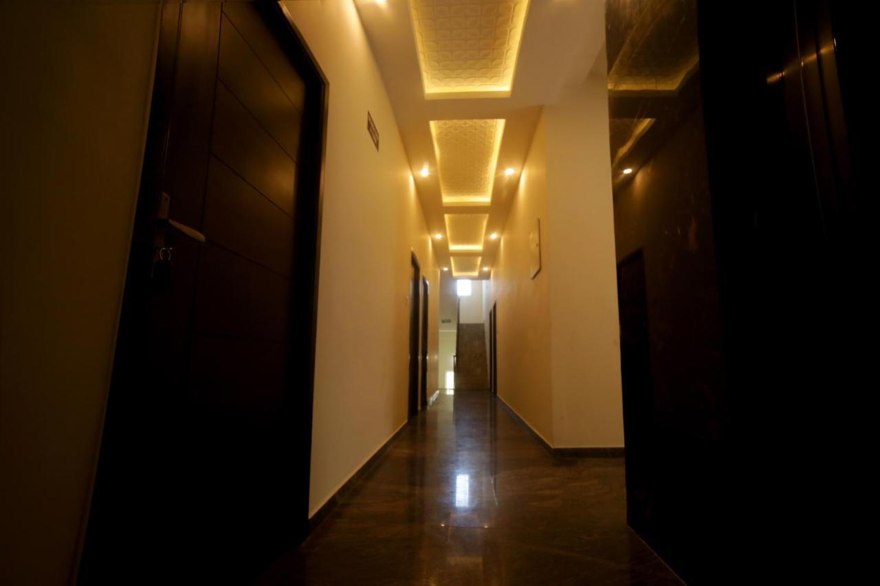 Jai Wings Hotel ปอนดิเชอรี ภายนอก รูปภาพ