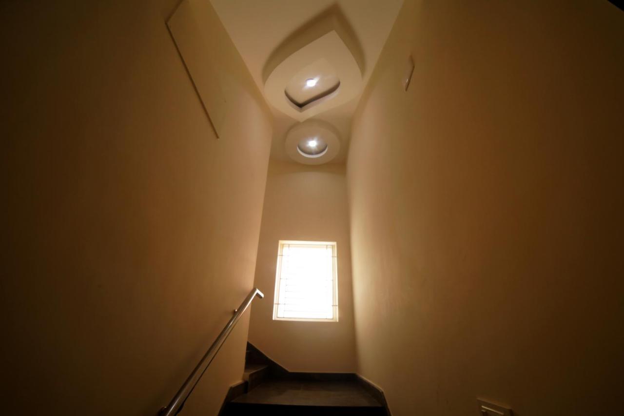 Jai Wings Hotel ปอนดิเชอรี ภายนอก รูปภาพ