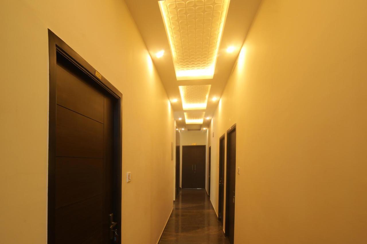 Jai Wings Hotel ปอนดิเชอรี ภายนอก รูปภาพ