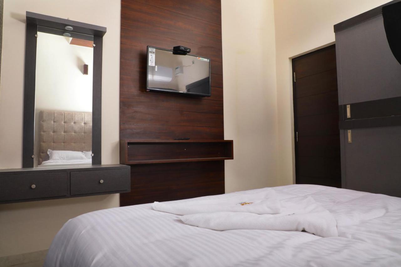 Jai Wings Hotel ปอนดิเชอรี ภายนอก รูปภาพ
