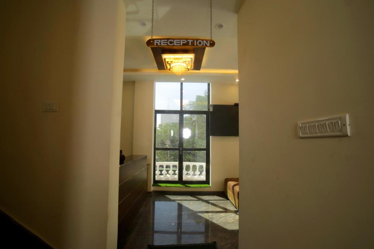 Jai Wings Hotel ปอนดิเชอรี ภายนอก รูปภาพ