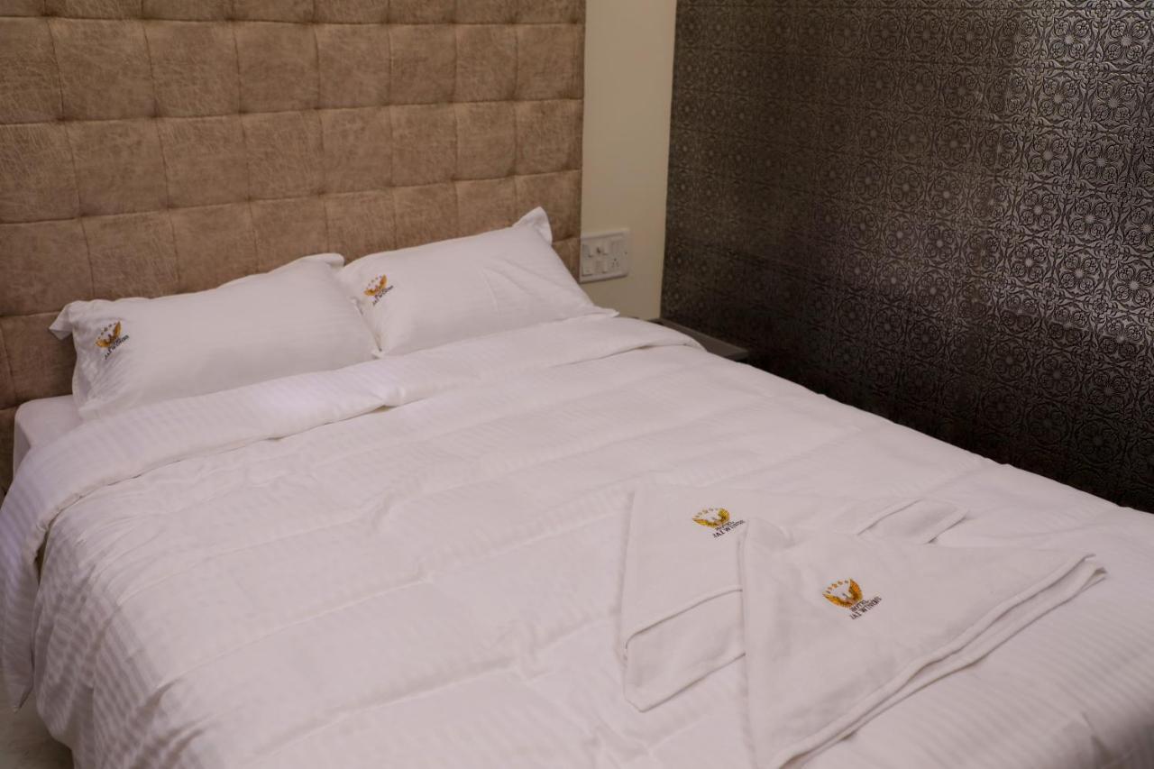 Jai Wings Hotel ปอนดิเชอรี ภายนอก รูปภาพ